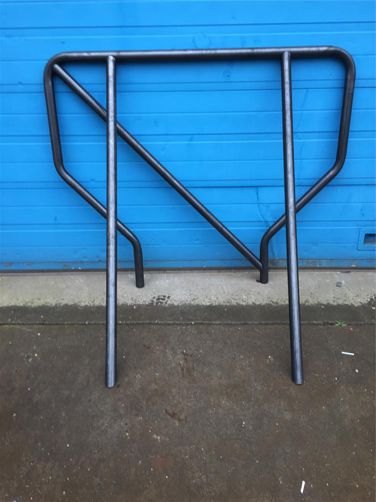 DEFENDER REAR HOOP WITH TIE BAR AND X 2 SUPPORTS